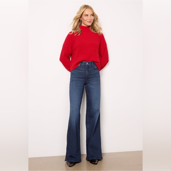 Good American
Soft High-Rise Wide Leg Good Skate Jeans - Picture 1 of 10